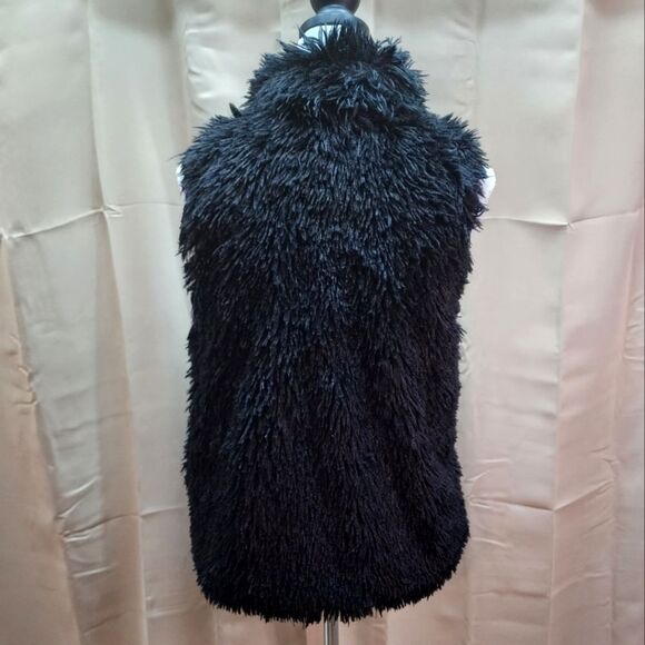 Apt. 9 Black Faux Feather Fur Clasp Front Vest Jacket Fits Small and Medium - Picture 8 of 8